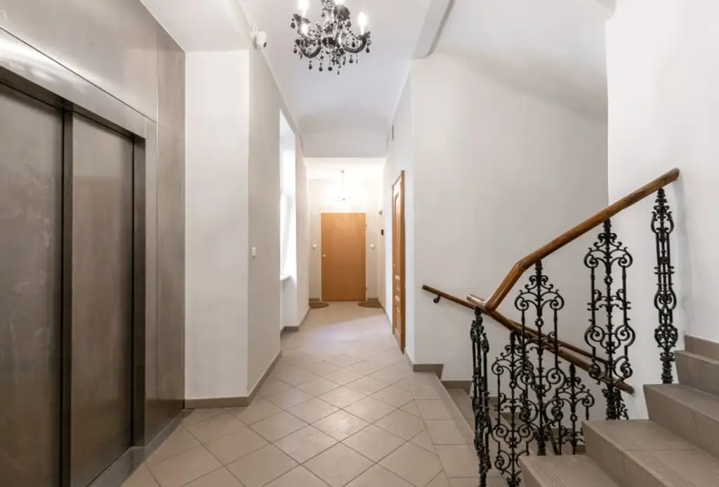 TOP ANGEBOT! Helle 3-Zi.-Altbauwohnung mit zukünftigen Balkon!