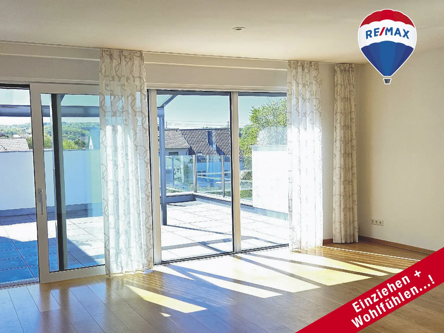 NEUWERTIG + BARRIEREFREI: 
3-ZKB-Wohnung mit FAHRSTUHL,
2 Bädern, EBK + Garage
in ZENTRALER Lage...!
