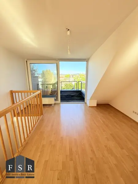 3-Zimmer Dachgeschoß-Wohnung mit Terrasse - Allgemeingarten und Ubahnnähe