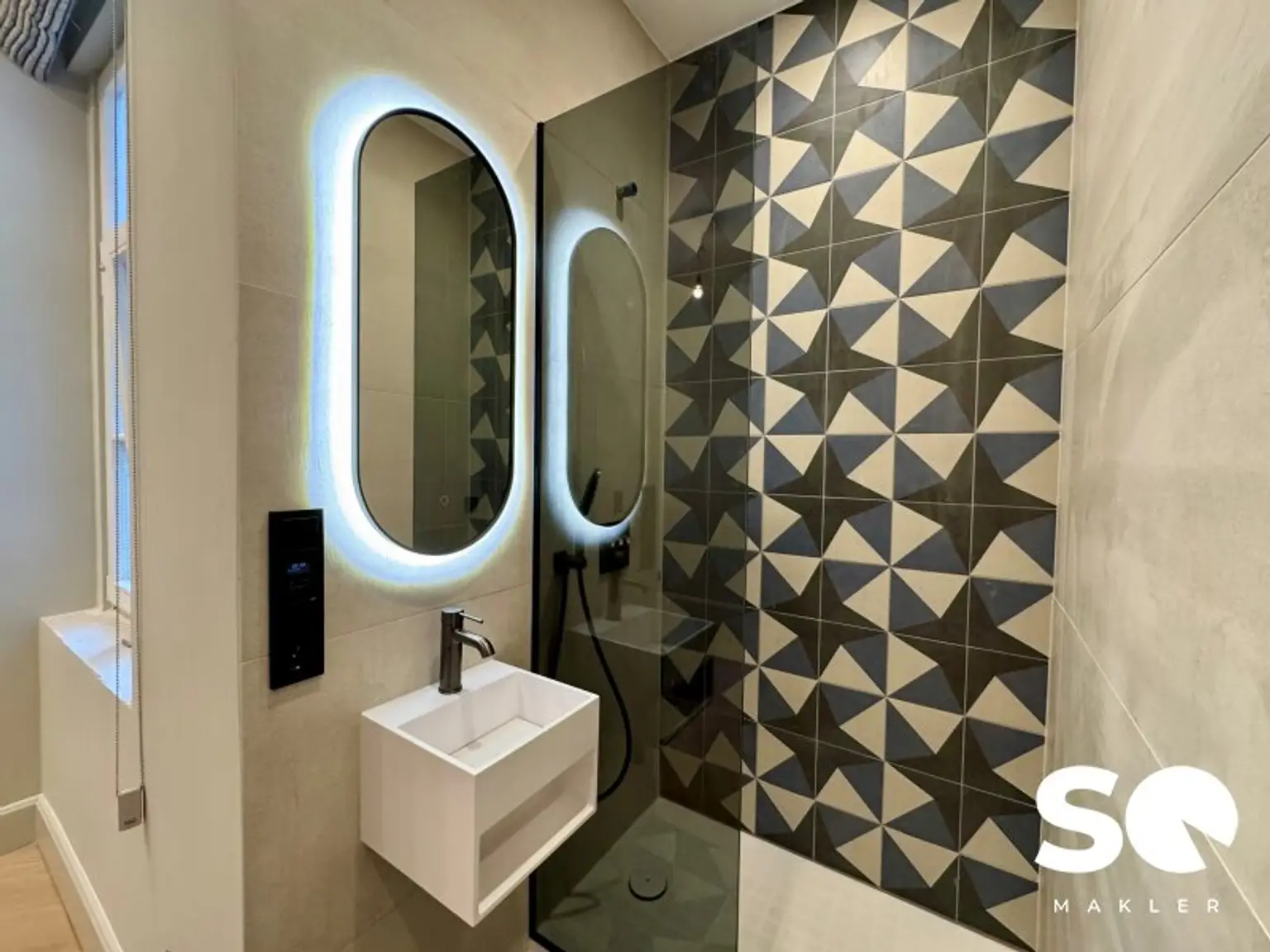 #SQ - ERSTBEZUG: STYLISHE & LUXURIÖSE ALTBAUWOHNUNG AM GETREIDEMARKT!