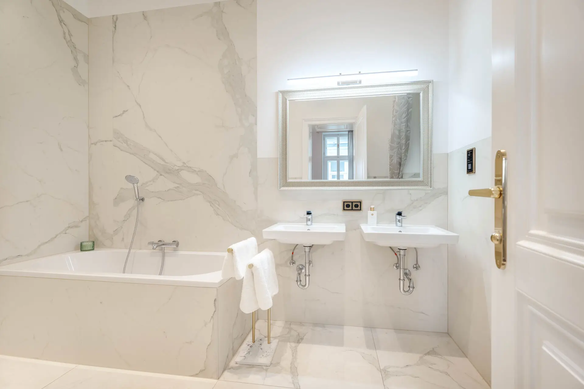 1010_Wien_Imperiales Palais-Apartment_ Badezimmer 1