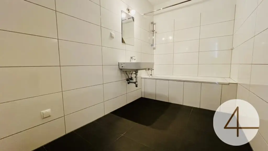 8 Minuten zur U2 - Dachgeschosswohnung - sonnige Terrasse - absolute Ruhelage - Lobau ums Eck