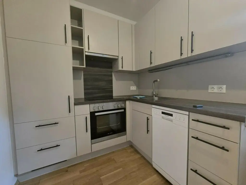 Wunderschöne Wohnung mit Balkon und TG - Hofseite!