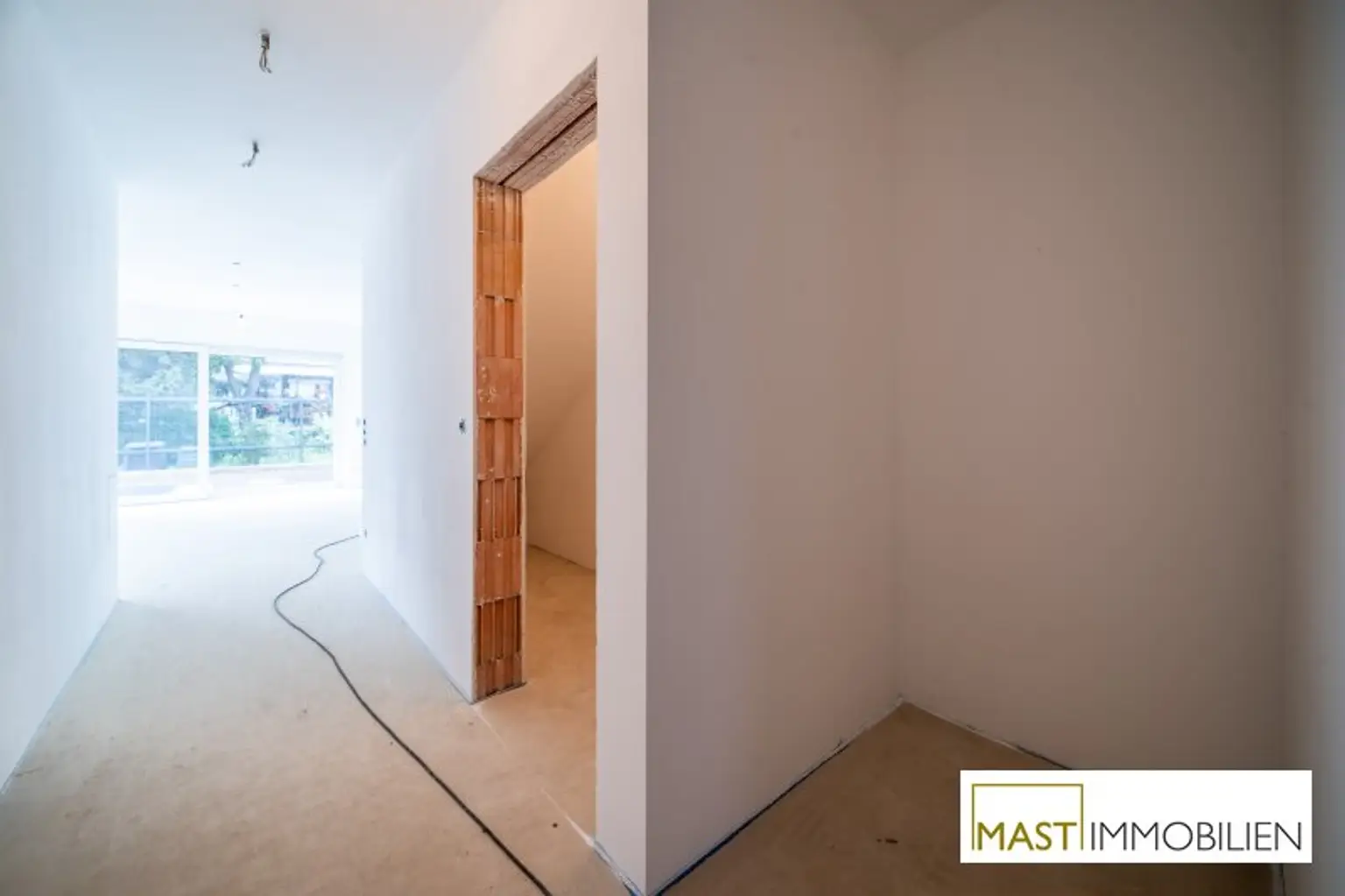 5-Zimmer Reihenhaus in Strasshof in Zentrumslage – Wohnen im Grünen bei Wien!