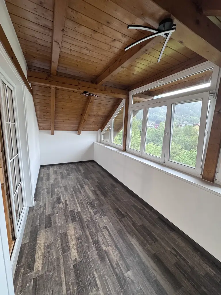 Exklusive Dachgeschosswohnung, großzügige Loggia und flexibler Ausbaufläche in bester Lage von Spittal an der Drau – Komfortables Wohnen mit moderner Ausstattung!