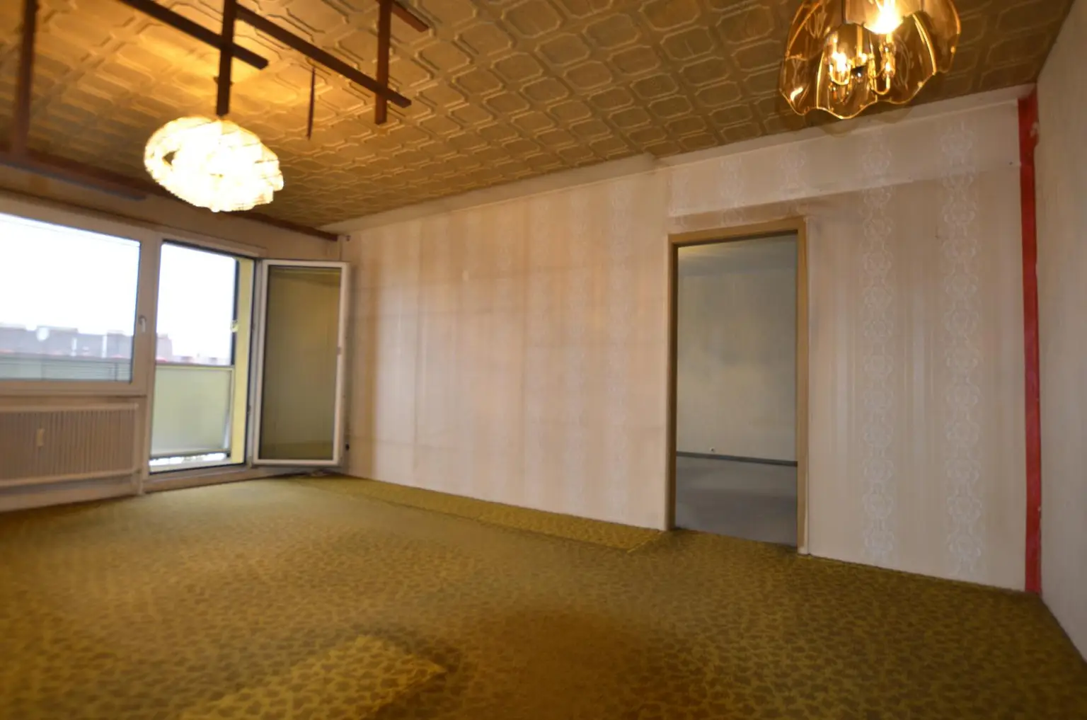 Sanierungsbedürftige 2-Zimmer Wohnung mit sonniger Loggia
