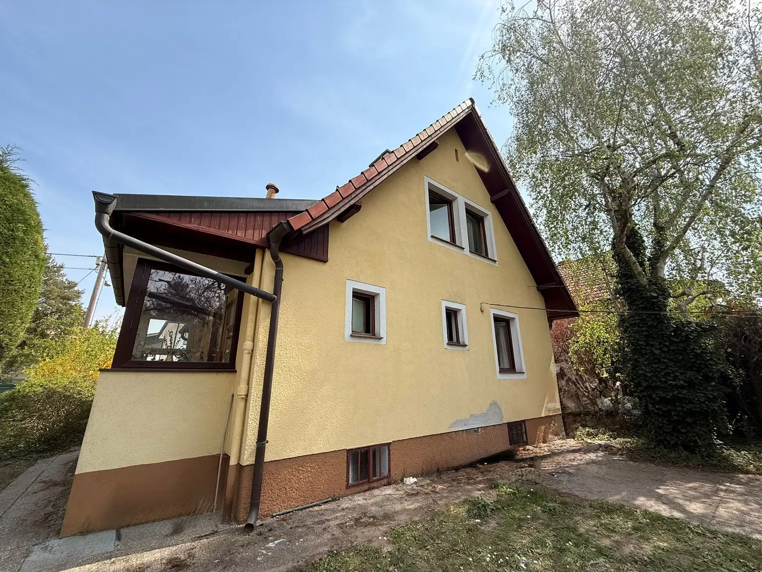 Familienhit mit Potential: Haus inkl. Keller, großer Garten u. Top-Anbindung