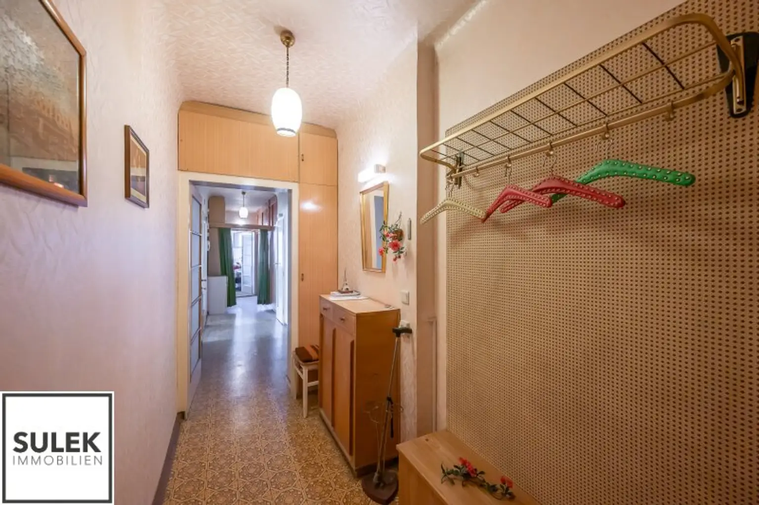 praktisch aufgeteilte 3-Zimmer-Wohnung in gepflegter Anlage – sanierungsbedürftig aber mit Potential für mehr !