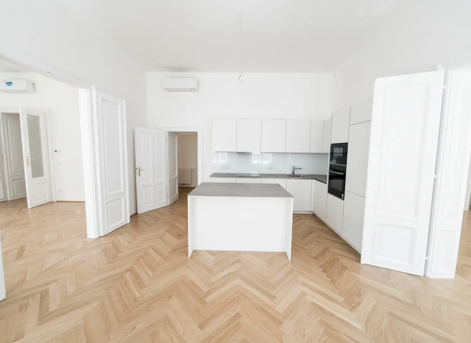 UNBEFRISTET und ERSTBEZUG: Prachtvolle, klimatisierte 4-Zimmer-Wohnung in fantastischer Lage