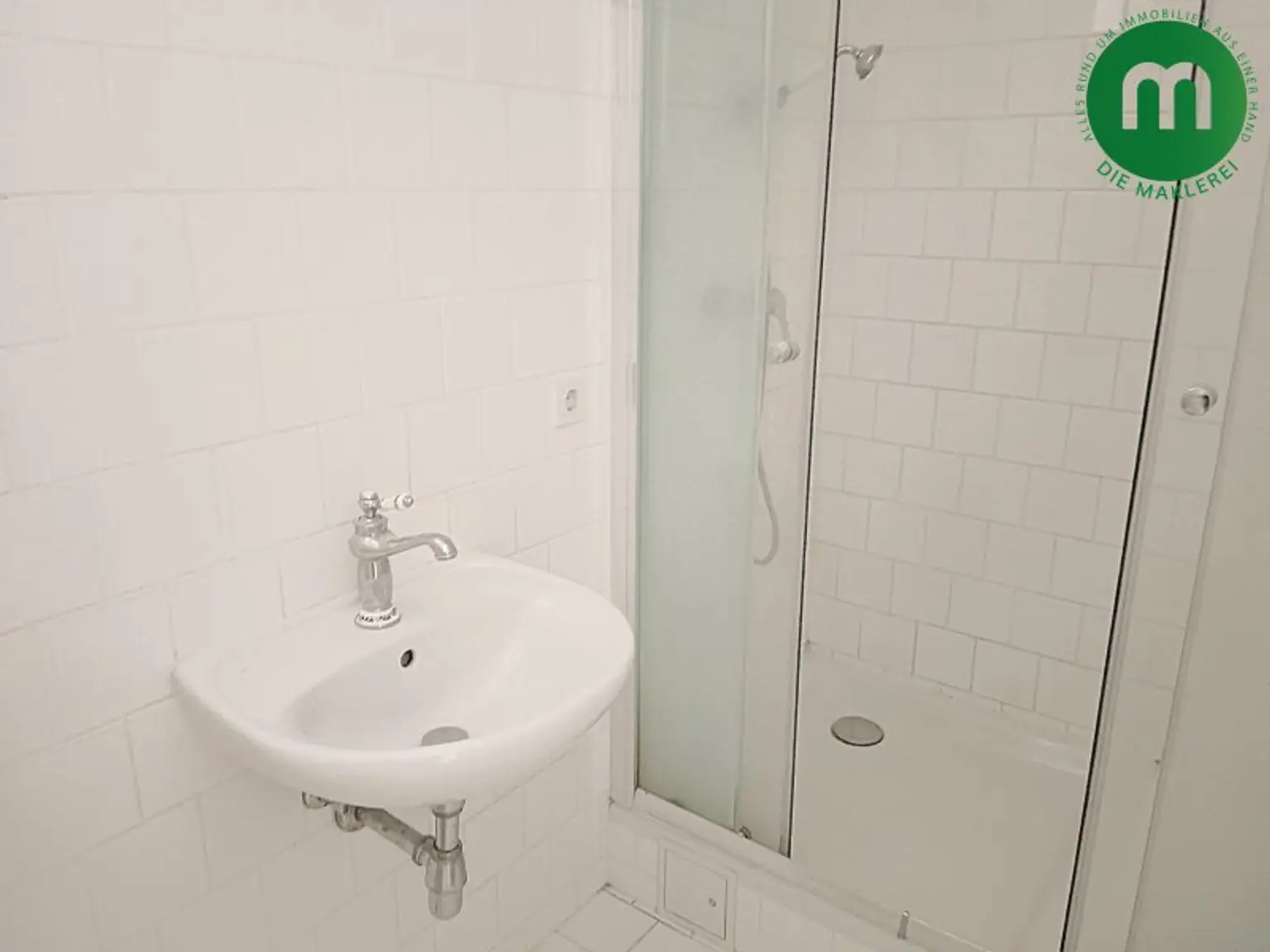 Unbefristete Miete: geräumiger 2-Zimmer-Altbau