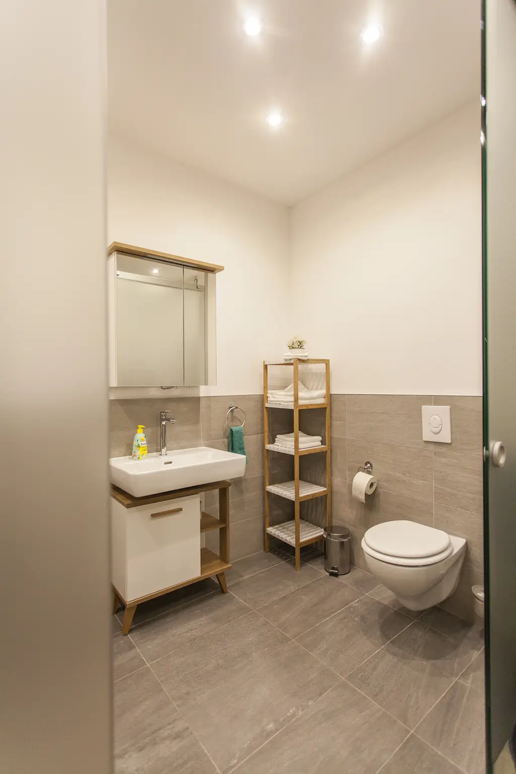 Moderne Souterrain Loft im Altbaustil ~ Kompakt eingerichtet ~ AKH Nähe ~ Gute öffentliche Anbindungen
