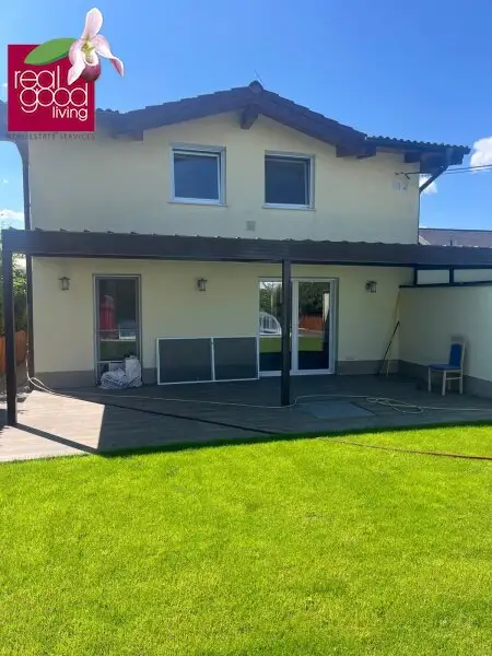 Teilmöbliertes Traumhaus in einer Kleingartensiedlung mit Pool, Garten und einem Wohnkeller