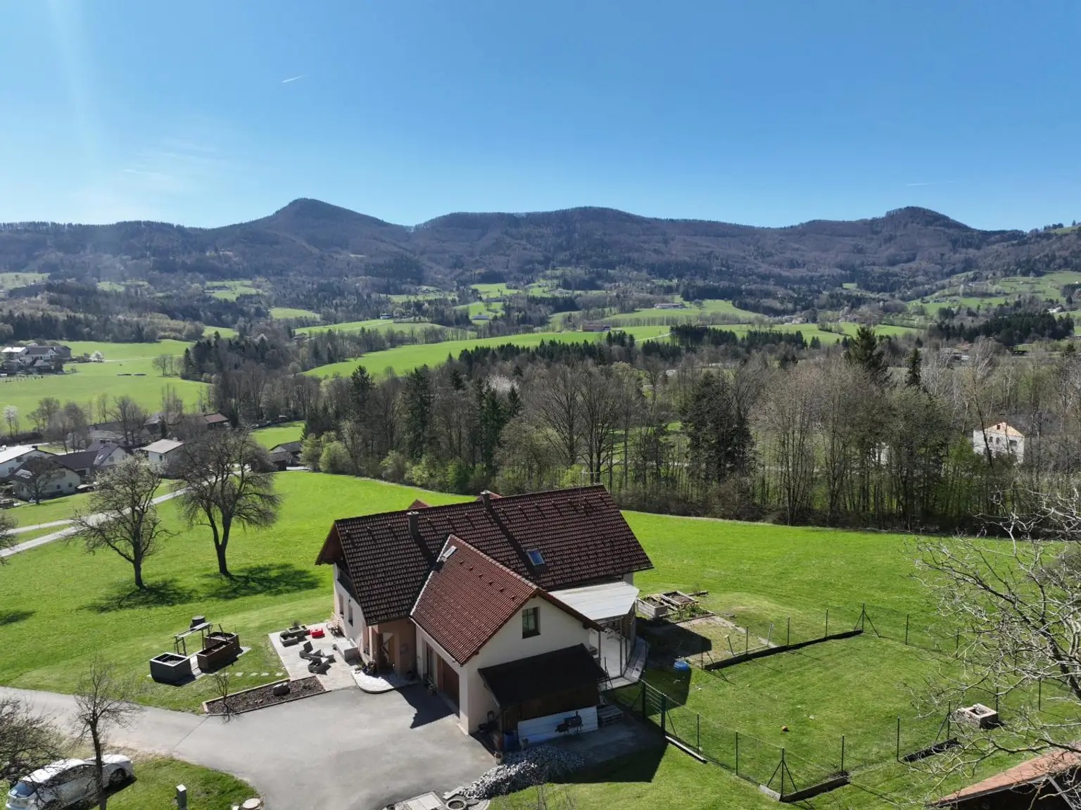 Wohnhaus in Aussichtslage