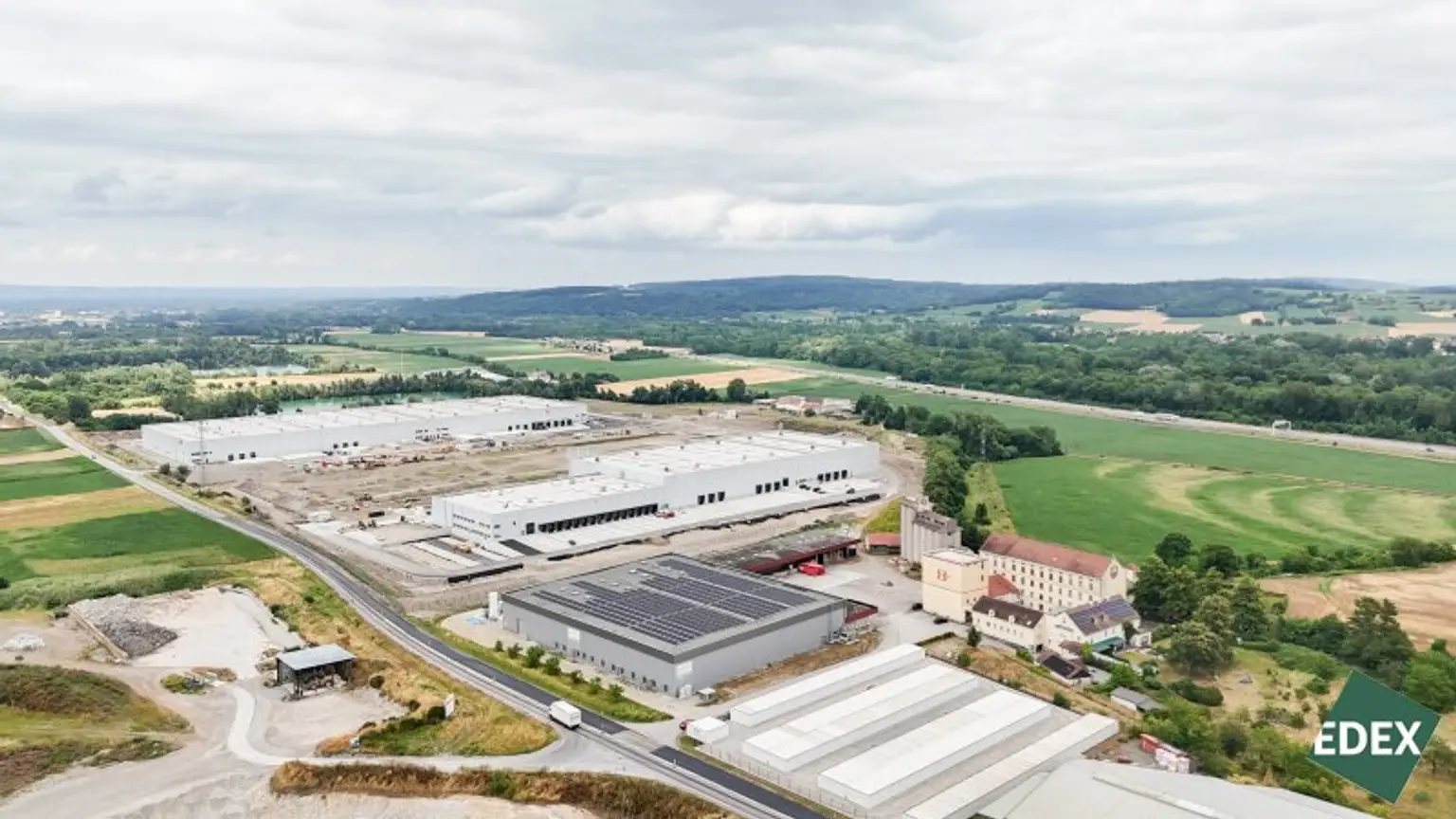 Modernes Regallager (9,5m RH) an der S33