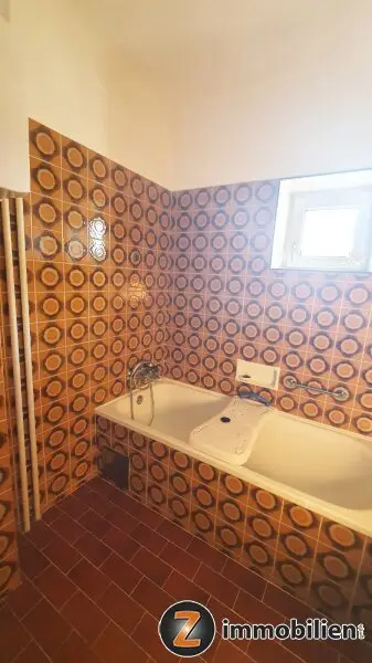 Wampersdorf: Charmantes Haus mit großem Garten und Potenzial