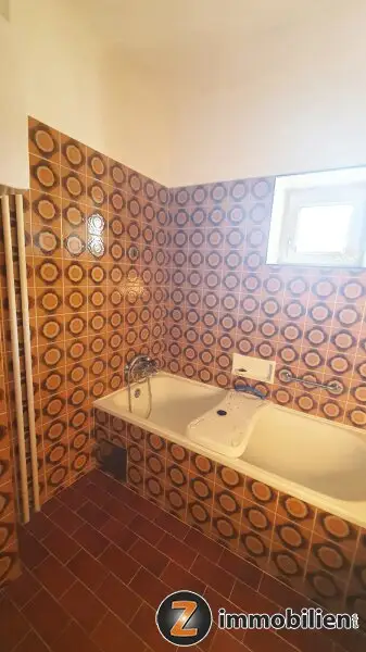 Wampersdorf: Charmantes Haus mit großem Garten und Potenzial