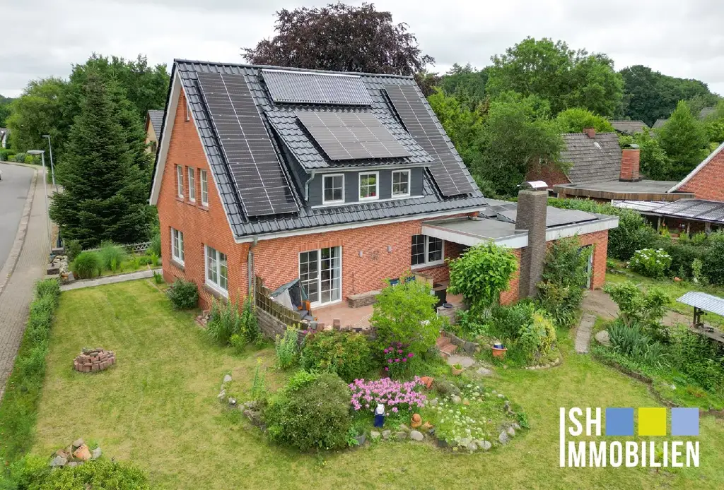 Hemmoor: Energetisch umfangreich saniert und modernisiertes EFH in ruhiger sowie zentraler Lage