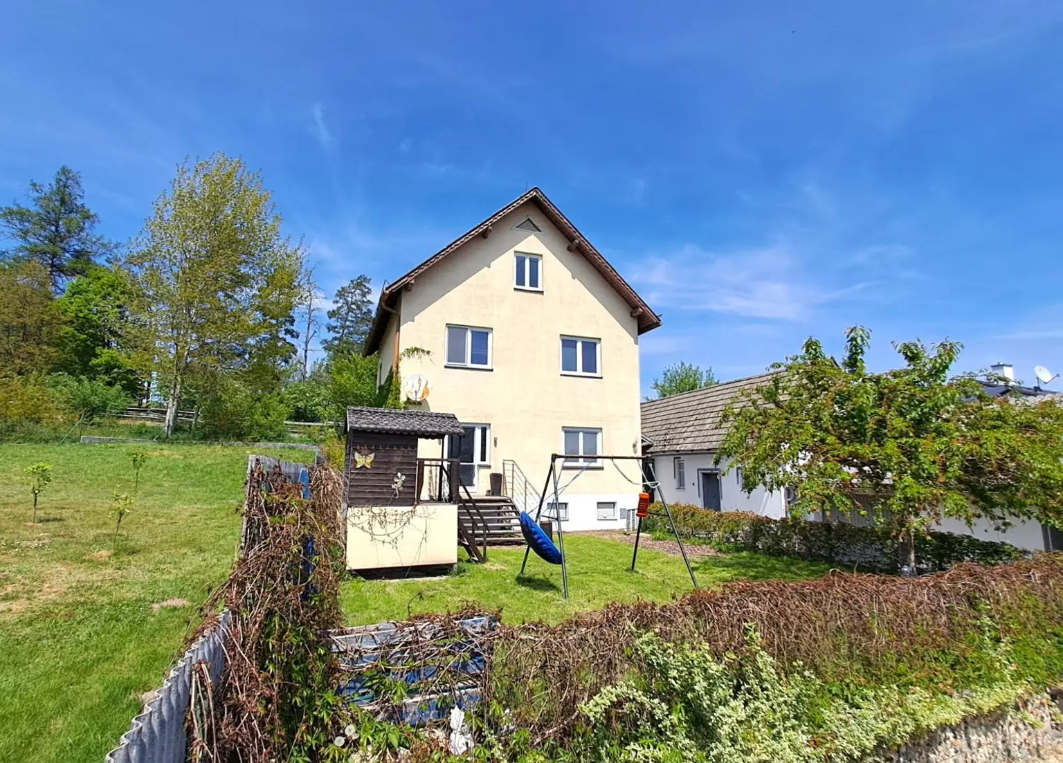 gepflegtes Einfamilienhaus mit Doppelgarage in sonniger Ruhelage