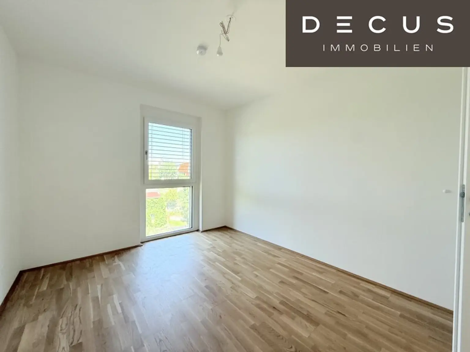/ BALKON / 3  ZIMMER / VERFÜGBAR AB SOFORT / ZENTRAL BEGEHBAR