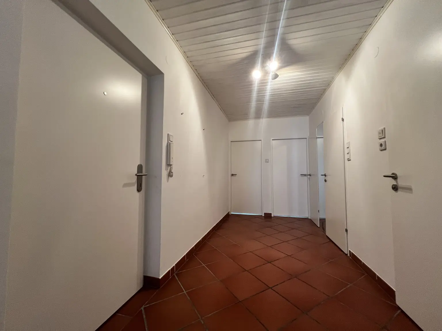 Vorzimmer mit Blick zu Zimmer 1 und Zimmer 2