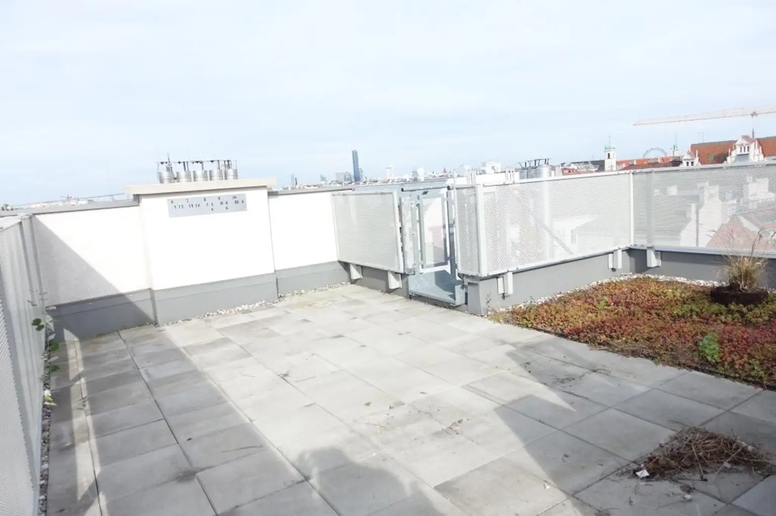 DG-Wohnung mit Traumaustattung 67m² Terrassenfläche - Grenze 1. Bezirk!!!