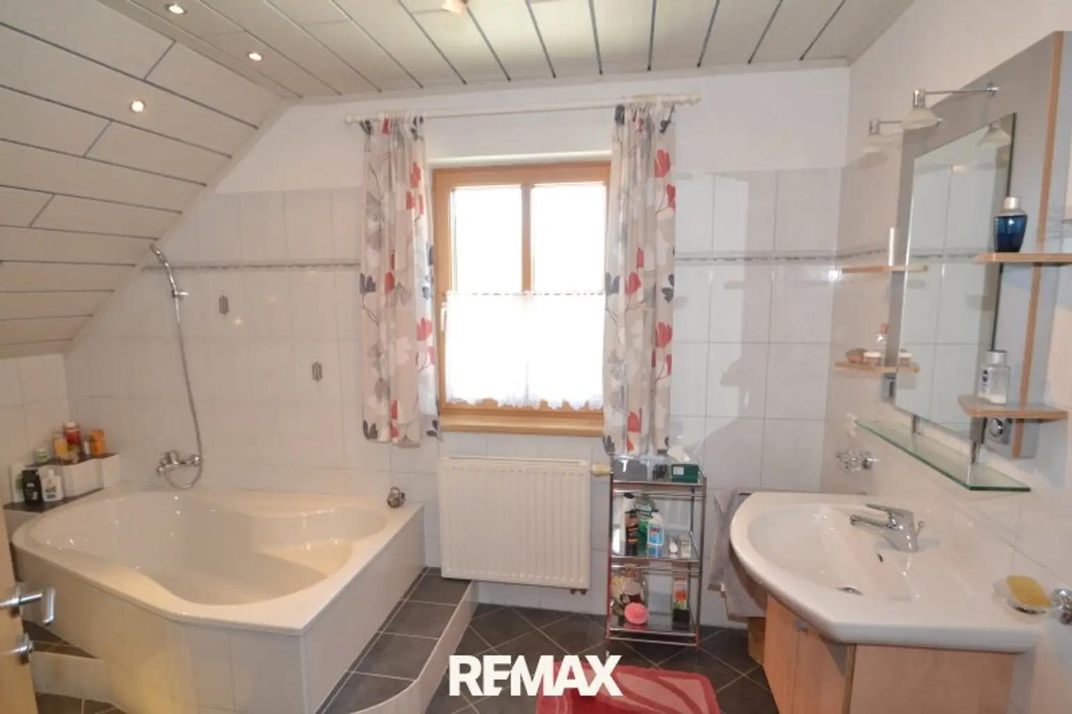 Badezimmer im Obergeschoß