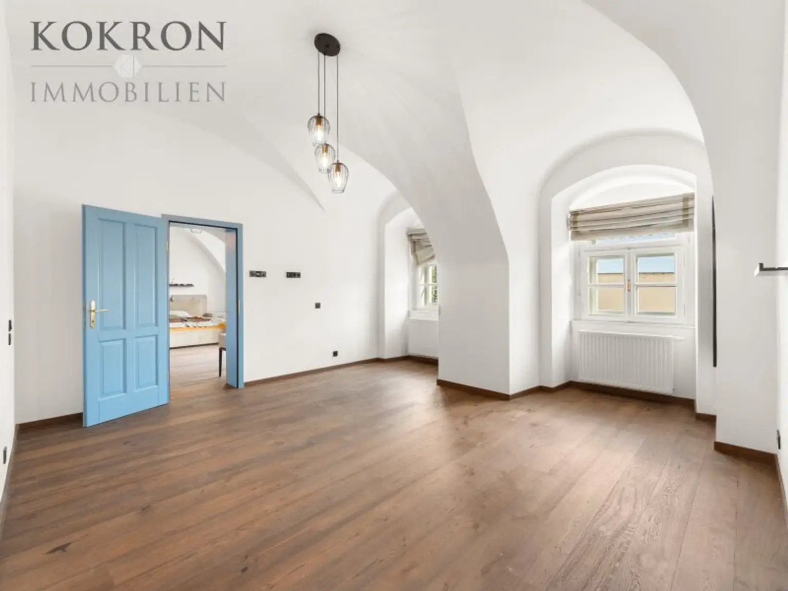 Wohnbereich mit Verbindungstüre zur Nebenwohnung