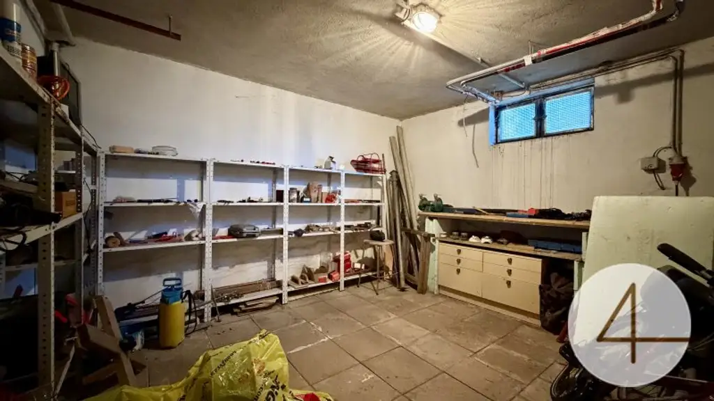 „Traumhaus mit Wintergarten Teich und Pool – Wohnen auf 727 m² in idyllischer Lage“