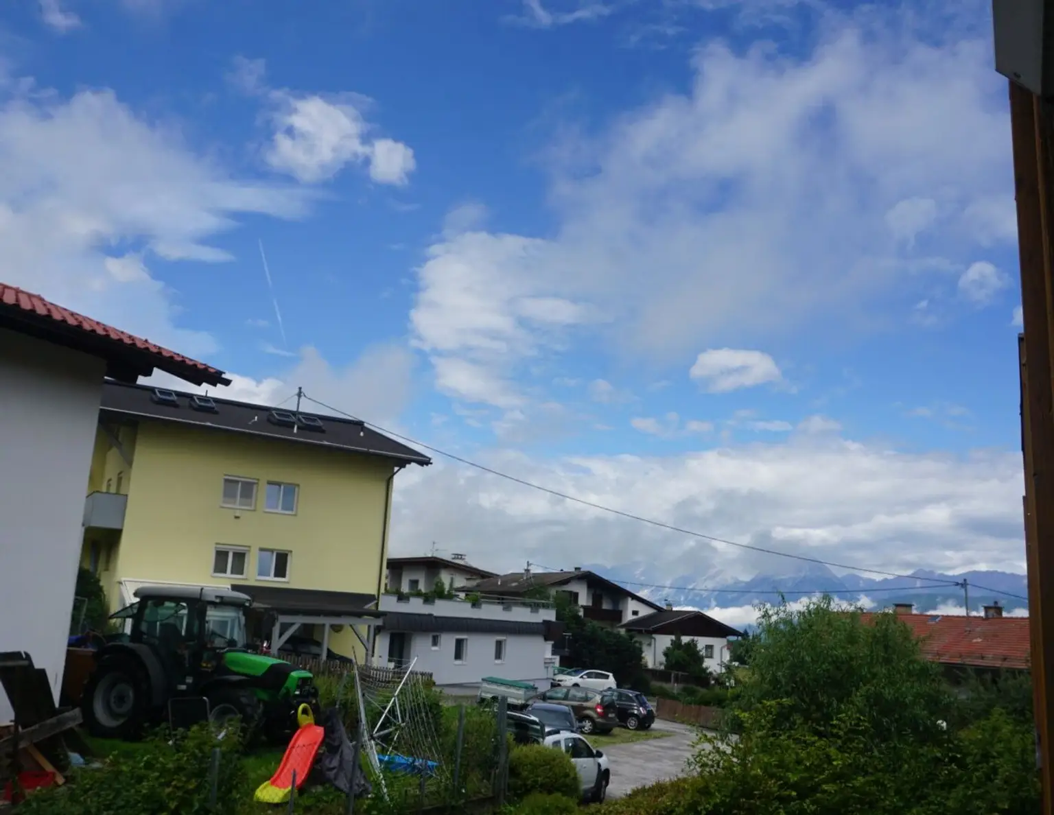 Vollmöblierte 2-Zimmer-Wohnung mit Balkon, Gemeinschaftsgarten, AAP und Garage in Axams