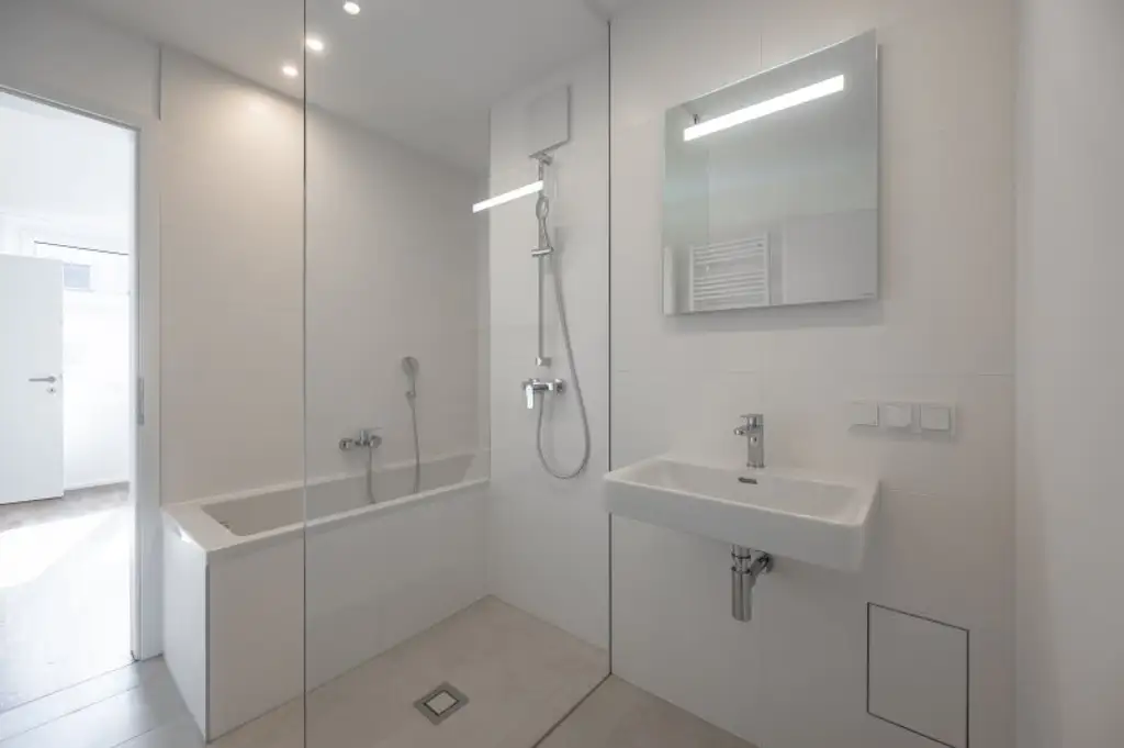++MOLLARD 50++ Stylish 3-room Apartment in Prime City Location (1/25)