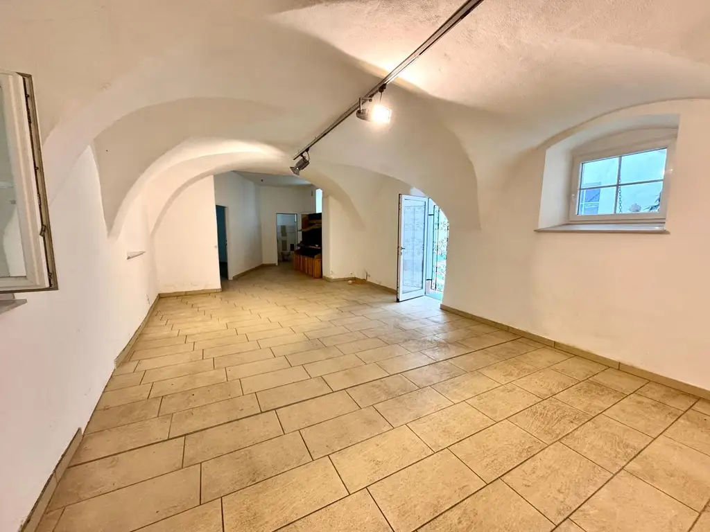 SHOPPING-BISTRO LOKAL