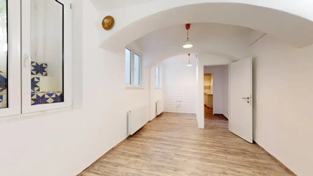 Renovierte, attraktive Werkstatt | 2 Zimmer - 80 m² | Küche & Badezimmer | Nähe Aumannplatz