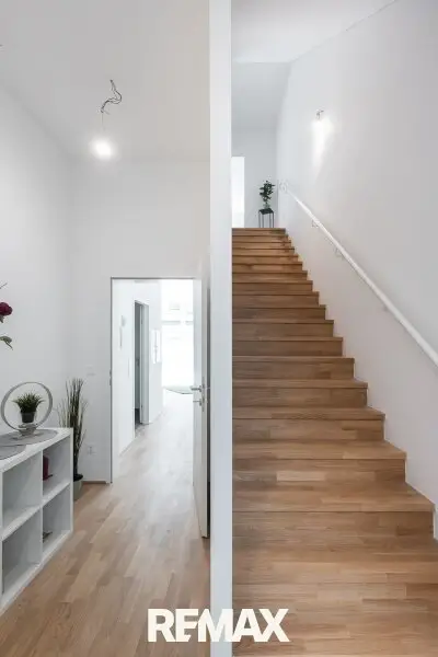 Stiegenaufgang / Vorraum