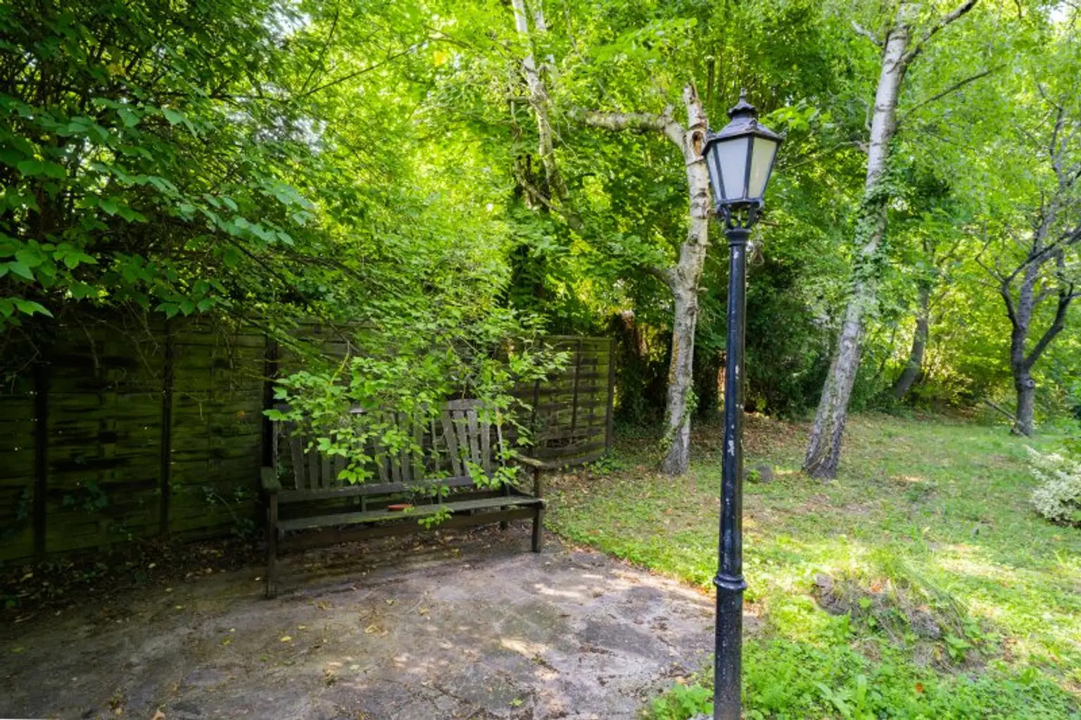 Jahrhundertwende Villa und großartiges Grundstück im Herzen von Gießhübl
