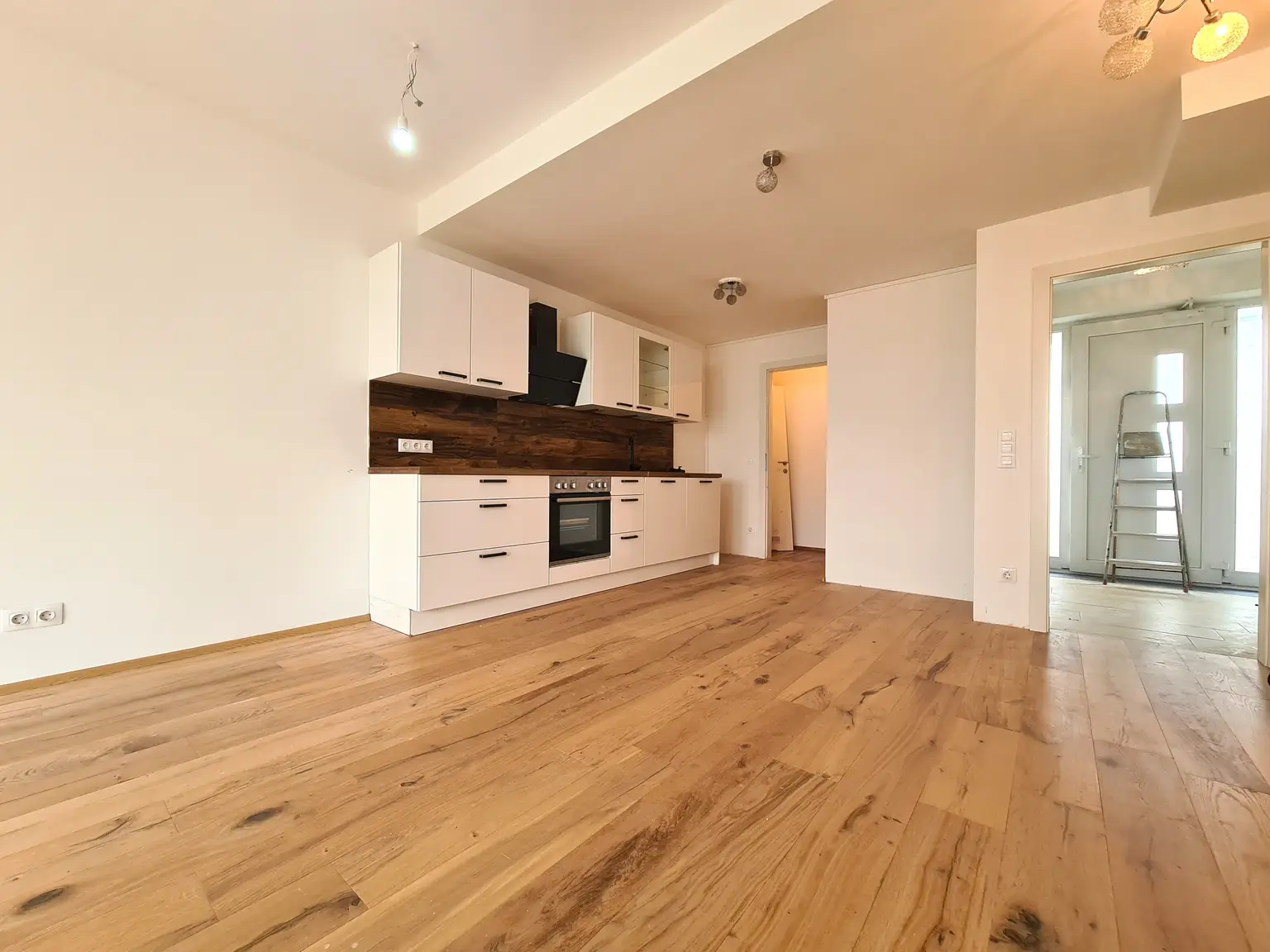 Top Maisonettenwohnung mit Dachterrasse, Garten und Carport!