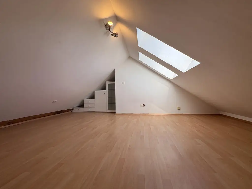 Dachgeschosswohnung mit Galerie und Loggia mit Blick ins Grüne - Bezirk Lend
