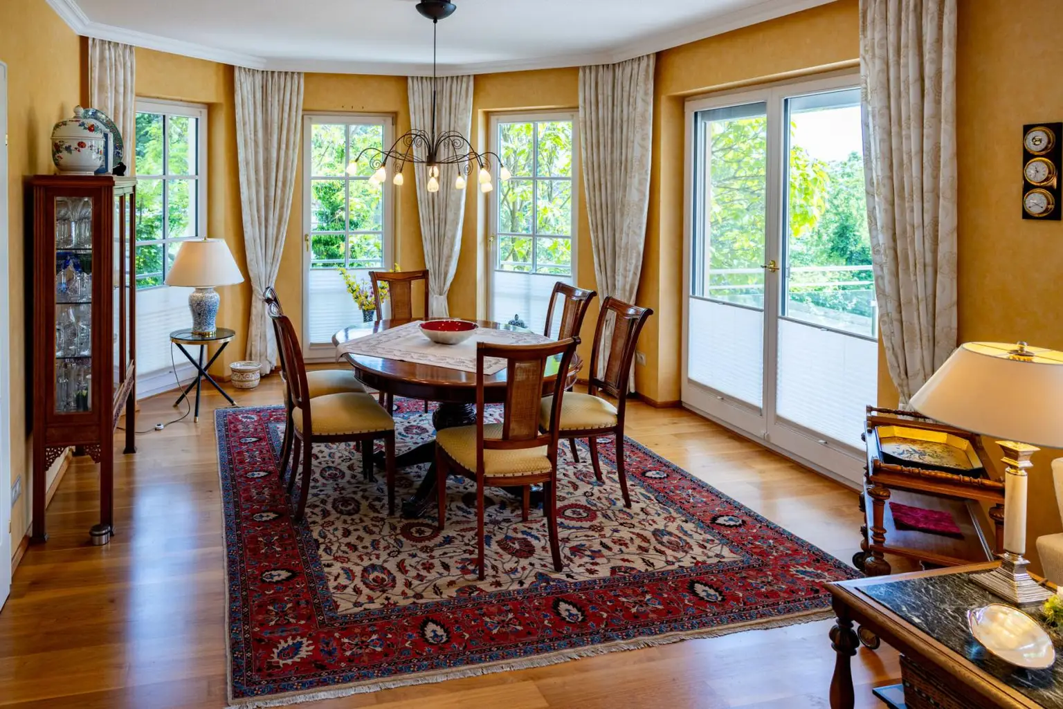Luxuriöse Villa mit Panoramablick, Swimmingpool und großem Garten in Baden bei Wien