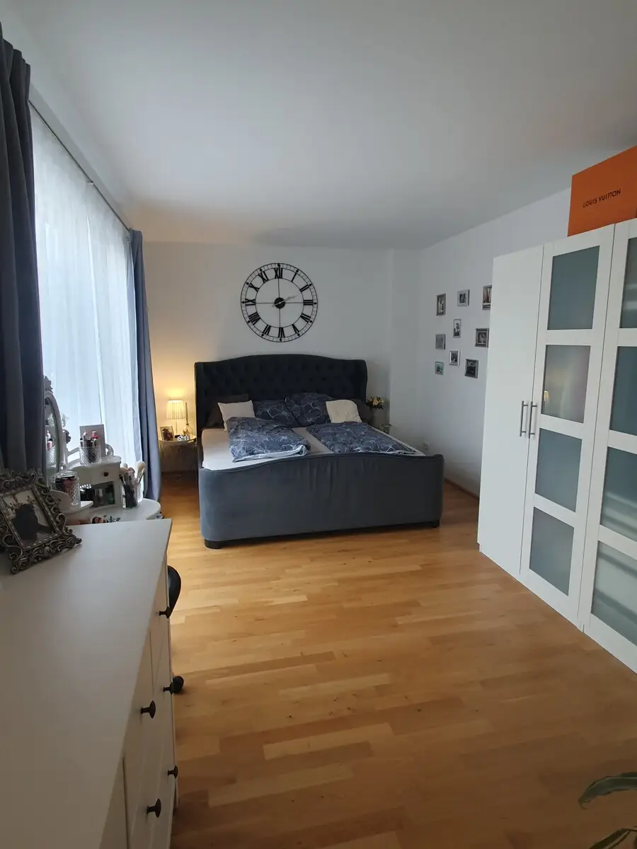 Schlafzimmer 1
