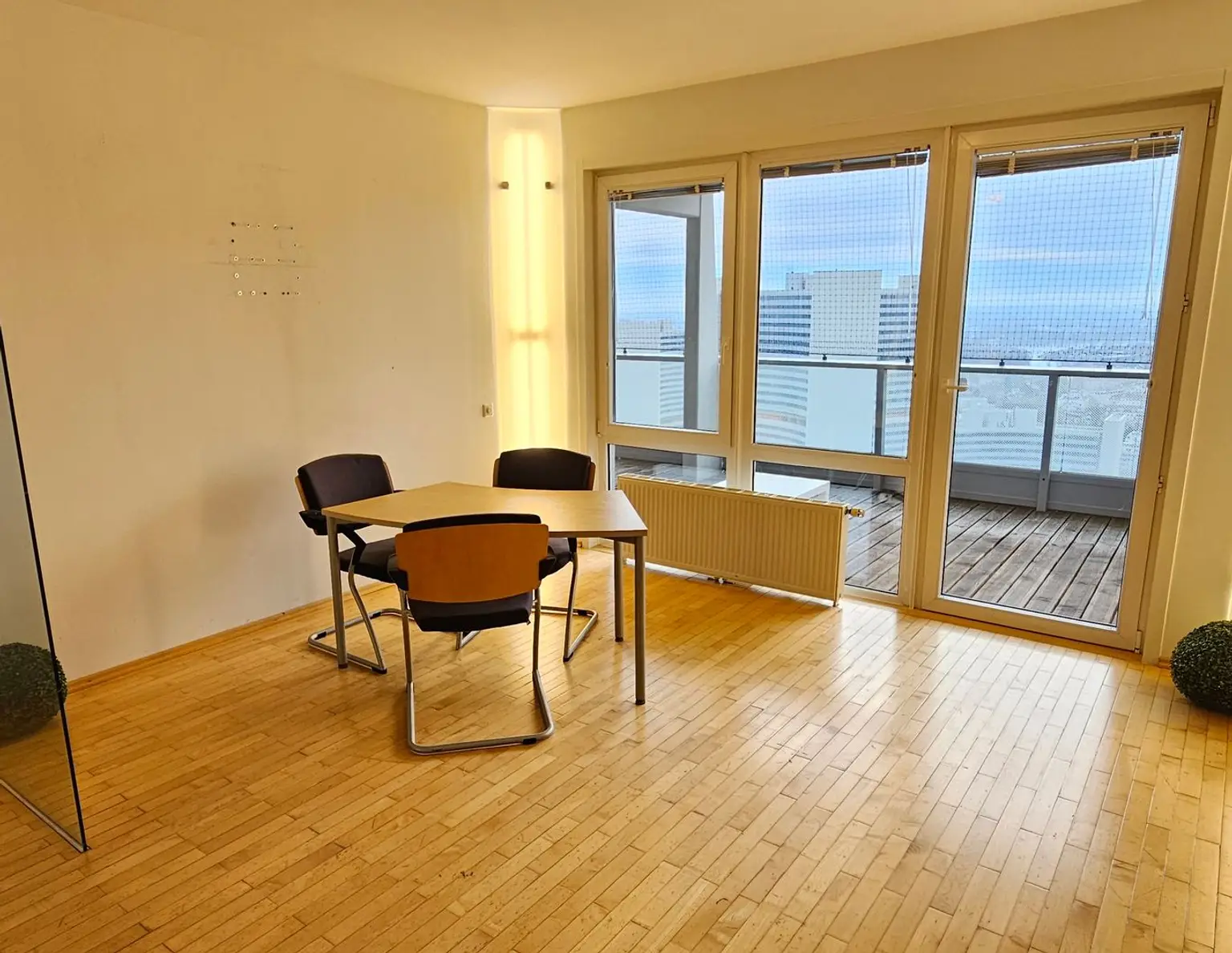 2-Zimmerwohnung im Mischek Tower mit traumhaftem Blick auf die Donau zu verkaufen € 499.000