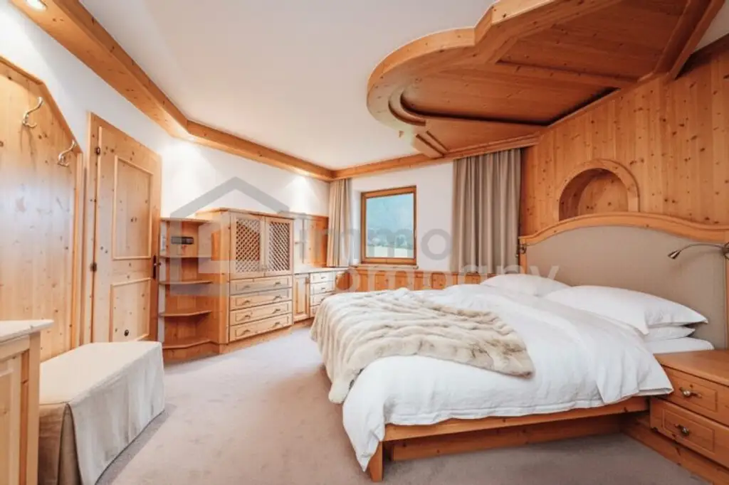 WOHNEN AM SEE - Absolute Rarität in unmittelbarer Seenähe mit Bergblick - 5 Zimmer Erdgeschoßwohnung mit großzügigen Räumlichkeiten und sehr interessanten Kaufpreis