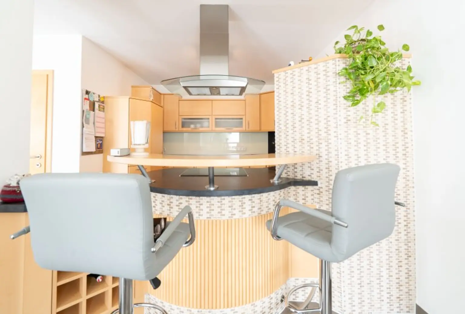 Traumhafte Doppelhaushälfte in Rutzing – Modernes Wohnen mit Pool, Kamin und großzügigem Garten!