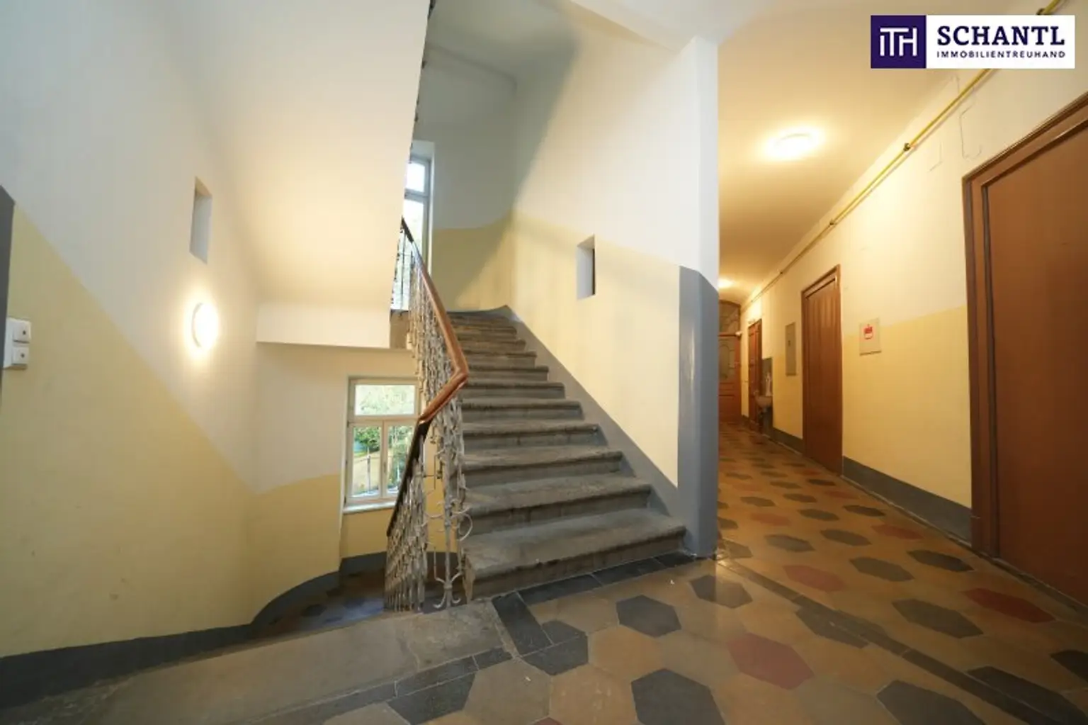 SENSATIONELLE GELEGENHEIT: Charmante Altbauwohnung mit Sonnen-Balkon und Fischgrätparkett! Klassisch-stilvoll wohnen im Grazer Trendviertel - ihre Traumwohnung wartet auf Sie!