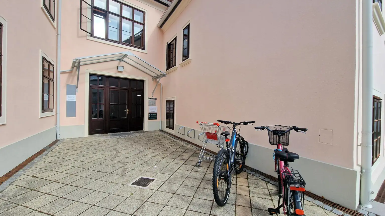 Stilvolle 2-Zimmer-Altbauwohnung im Zentrum – Erstbezug nach Generalsanierung!
