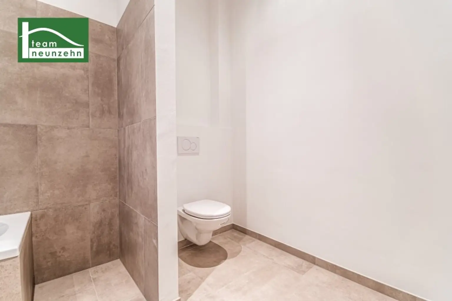 Sechshaus - Erstbezug nach Renovierung! Innenhofausrichtung und 5 Gehminuten zu U4 und U6! Helle Altbauwohnung mit großen Zimmern!