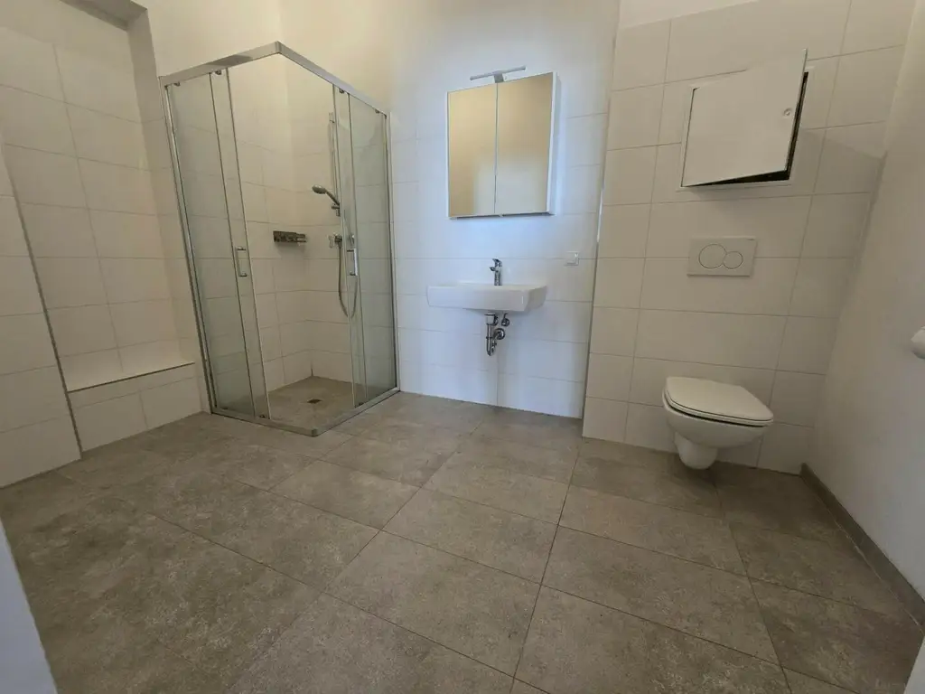 Modern sanierte Altbauwohnung – Innere Stadt!