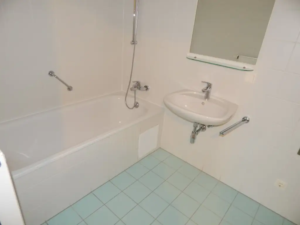 "PROVISIONSFREI" Helle und ruhige 3 Zimmer Terrassenwohnung mit Tiefgaragenplatz