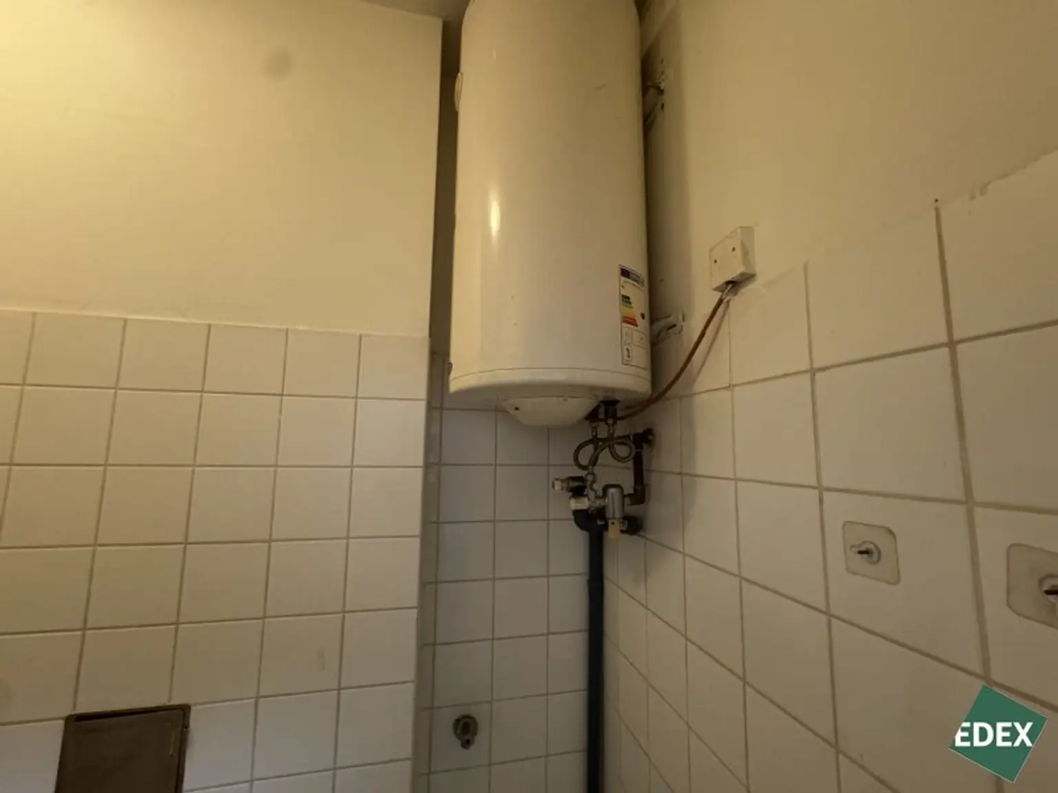 Sanierungsbedürftige 1-Zimmer-Altbauwohnung im EG nahe UKH Lorenz Böhler