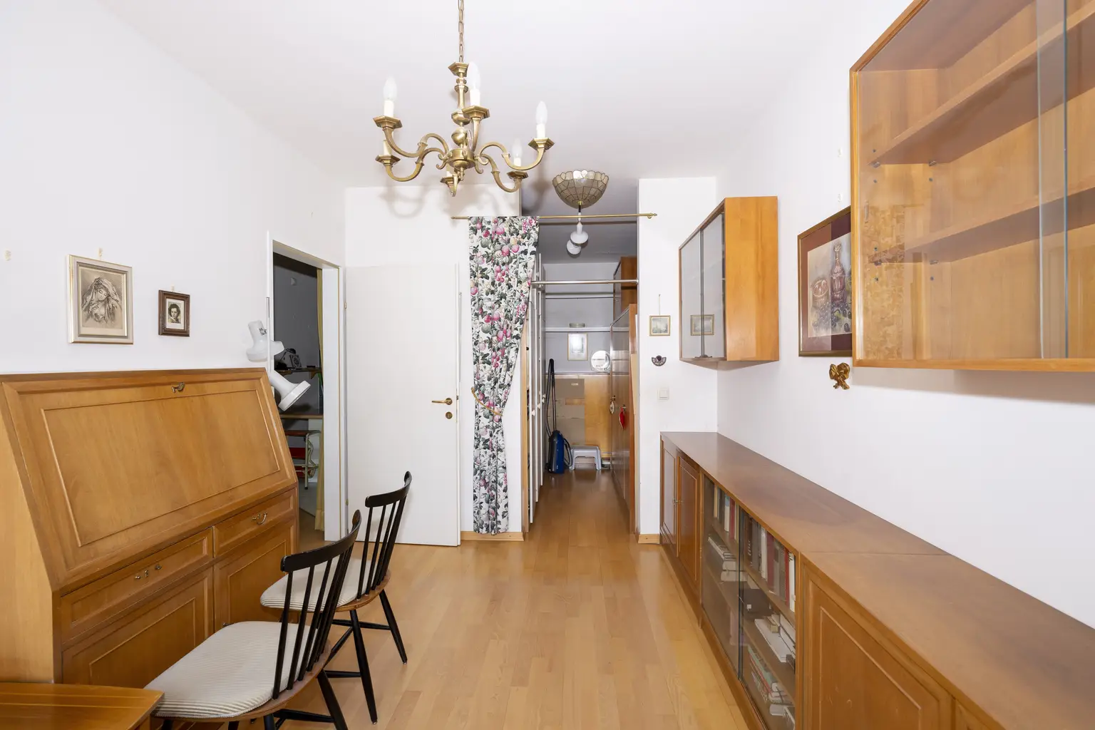 ++ Ruheoase im Zemtrum:  Barrierefreie 2-Zimmer-Wohnung mit Balkon, Grünblick und Tiefgaragenplatz ++