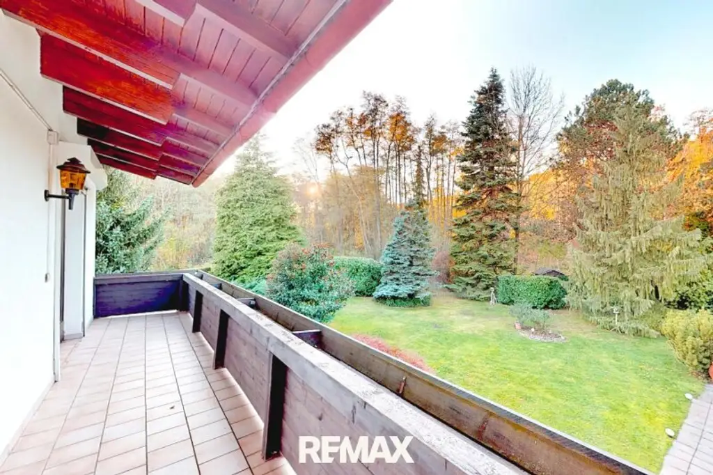 Landhaus, Park und viel Wald