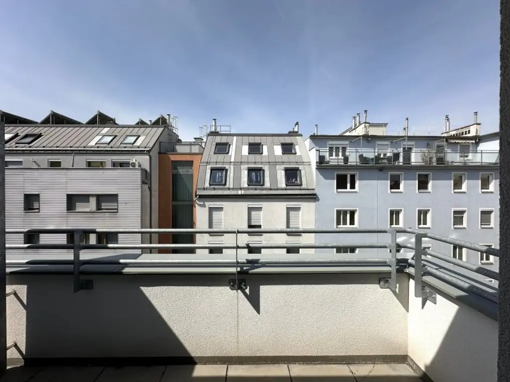 Hier werden Träume war! Exklusive 4-Zimmer Maisonette-Wohnung mit ca. 113 m2 sowie eigener Dachterrasse in ruhiger Lage
